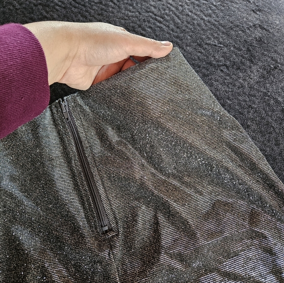 Silver shimmer skirt - Picture 3 of 4
